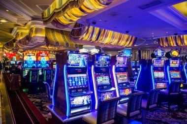 erek 53 platform interface showing slot games and live dealer tables